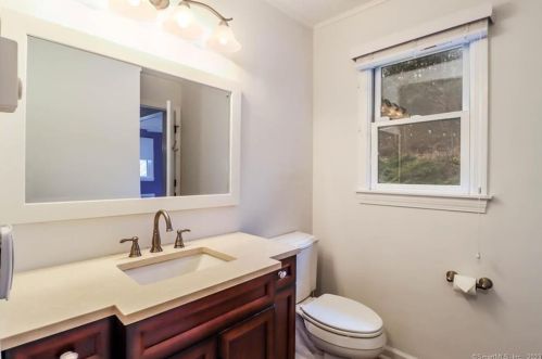 78 Longfellow Rd, Huntington CT  06484-1623 exterior