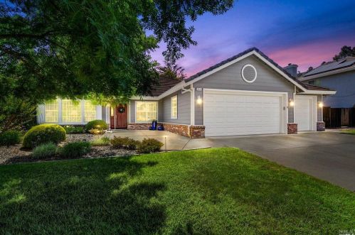 224 Fairgate Dr, Vacaville, CA 95687-4321