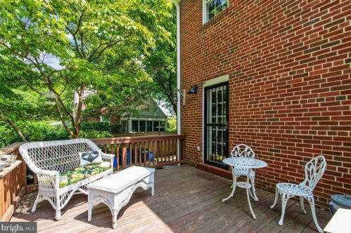 1517 Forest Glen Rd, Silver Spring MD 20910-1122 exterior