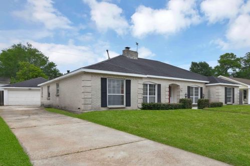 403 Pebblebrook Dr, Taylor Lake Village, TX 77586-6012