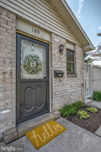 189 Valleybrook Dr, Lancaster PA  17601-4620 exterior
