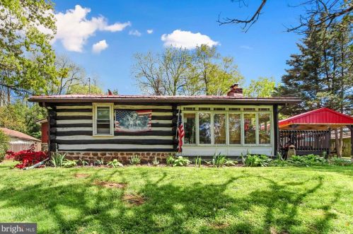 2158 Log Cabin Rd, York, PA 17408-1430