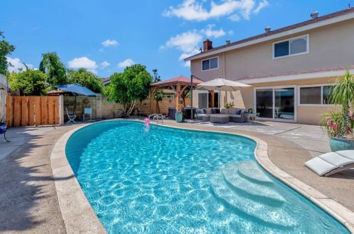 1736 Holbrook St, Anaheim CA  92807-1012 exterior