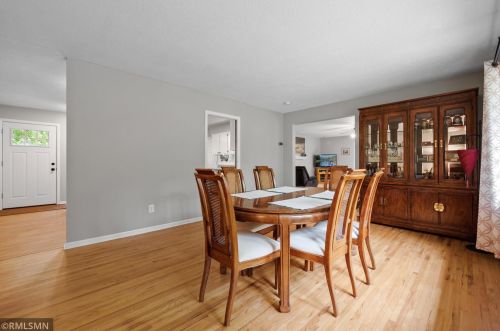 875 Colleen Ave, Saint Paul MN  55126-6401 exterior
