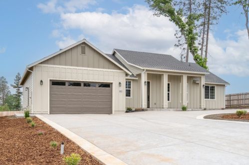 6137 Bowles Blvd, Paradise, CA 95969-3215