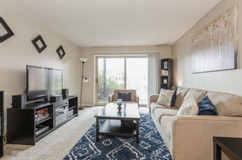 1569 Raymond Dr, Naperville, IL 60563-2285
