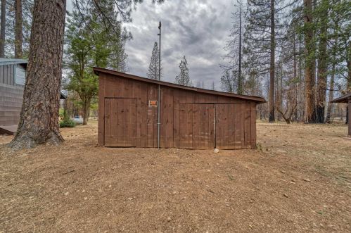 229 Pecks Valley Rd, Almanor CA  95947-9739 exterior