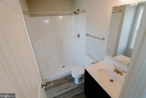 4 Parkview Dr, Carlisle PA  17013-2208 exterior