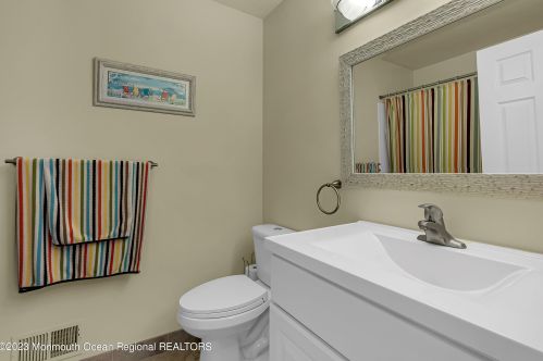 353 Daniele Dr, Tinton Falls NJ 07712-7943 exterior