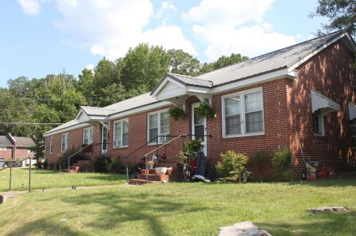 42 2nd St, Manchester, GA 31816-2100