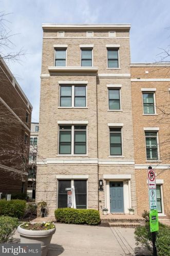 1513 16th Rd, Arlington, VA 22209-2705