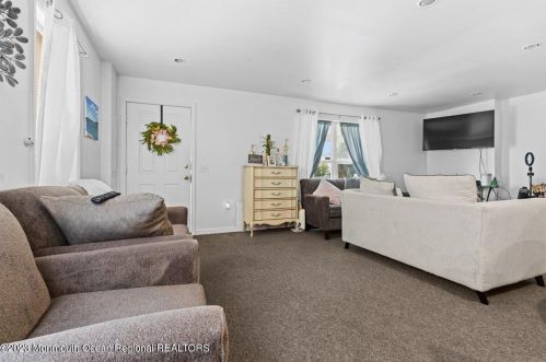 1317 Washington Ave, Tinton Falls NJ 07701-5760 exterior