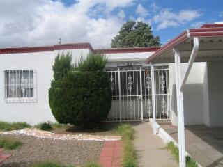 311 Graceland Dr, Albuquerque NM  87108-2702 exterior