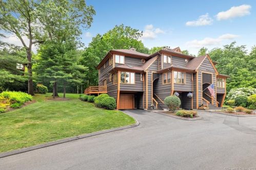 22 Crow Nest Hl, Huntington, CT 06484-2981