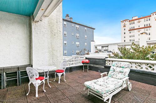 3 Deal Lk Ct, Tinton Falls NJ 07712-5116 exterior