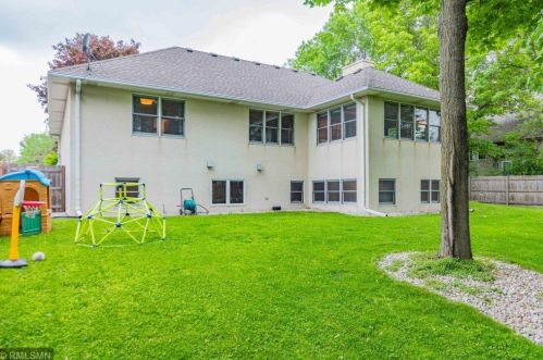 2224 Ariel St, Saint Paul MN  55109-2852 exterior