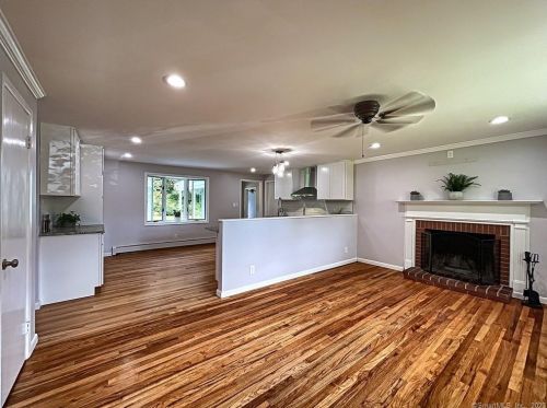 282 Abbe Rd, Wapping CT  06074-1606 exterior