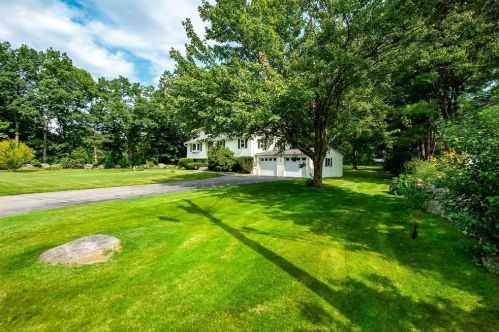 6 Jana Ln, Stratham, NH 03885-2150