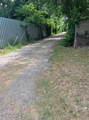 81 Chalmers Ave, Austin TX  78702-5439 exterior