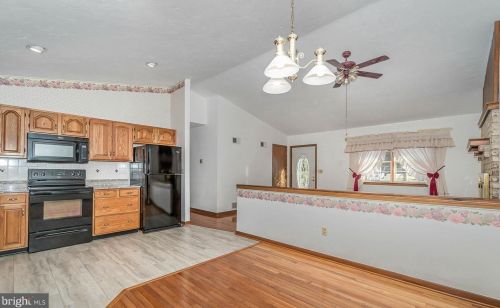 62 Lion Dr, Hanover PA  17331-3847 exterior