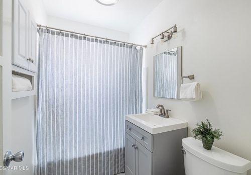 7662 Paso Robles Ave, Van Nuys CA  91406-2141 exterior