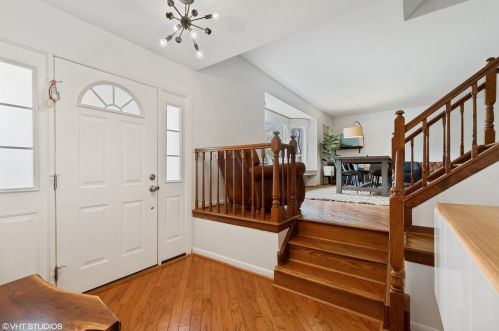 409 Armstrong Dr, Buffalo Grove, IL 60089-1826