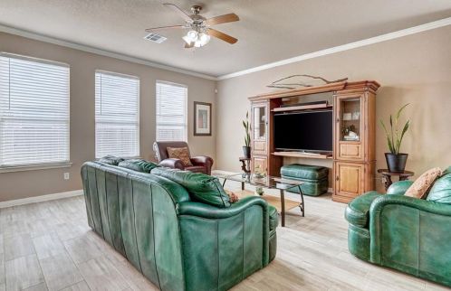 108 Ferrule Dr, Uhland TX 78640-8008 exterior