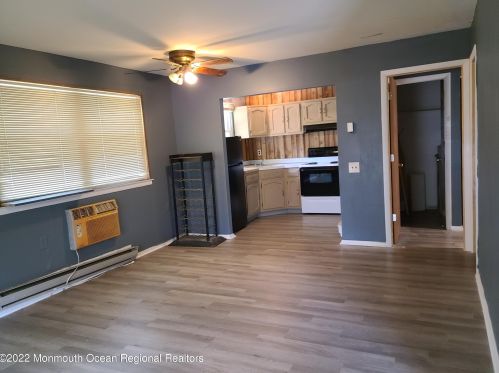 35 Independence Pkwy, Lakehurst, NJ 08759-1595