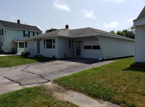 93 Summit Ave, Lewiston, ME 04240-6139