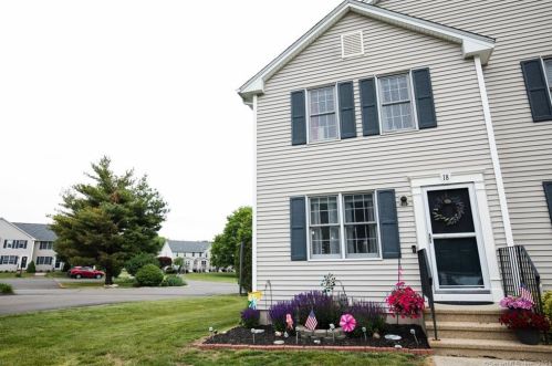 18 White Tail Ln, Wallingford, CT 06492-5349