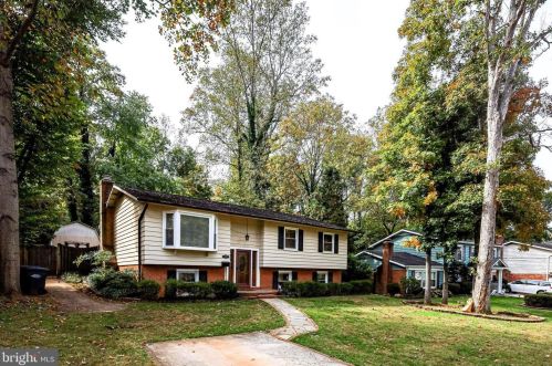 8523 Canterbury Dr, Annandale, VA 22003-4323