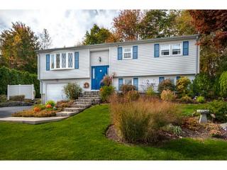 41 Mulberry Cir, Providence, RI 02919-2534