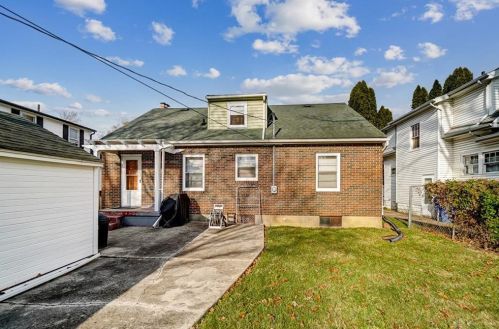 221 Parkwood Ave, Springfield OH  45506-2702 exterior
