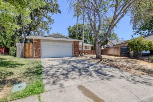 6934 Blossom Ct, Citrus Heights, CA 95610-4417