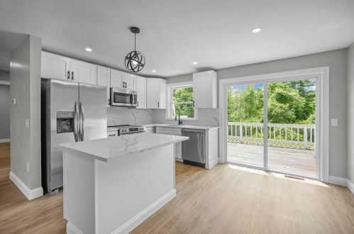 8 Clay St, Hopkinton RI  02804-1602 exterior