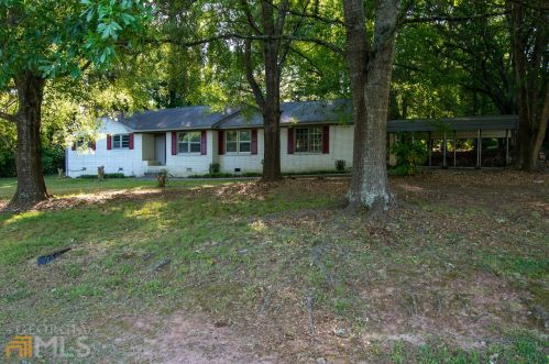 75 Lake Dr, Carrollton, GA 30117-5516