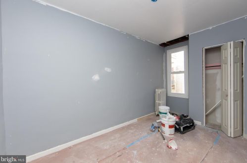 1070 Langham Ave, Camden NJ 08103-2818 exterior