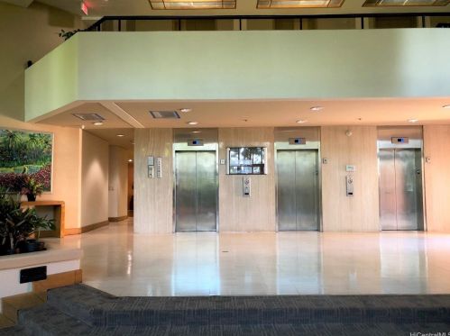 5333 Likini St, Honolulu HI  96818-1762 exterior