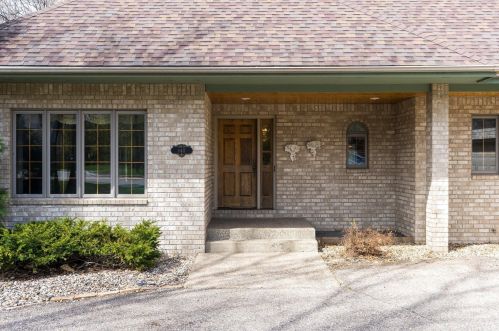 140 Greenwood Dr, Mankato, MN 56001-3145