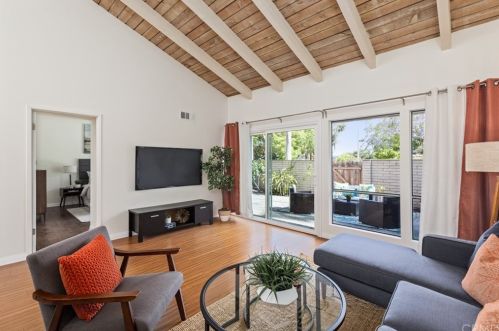 20 Spicewood Way, Irvine CA  92612-2721 exterior