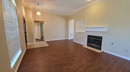 2103 Larkspur Dr, Carrollton TX  75010-4135 exterior