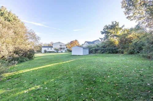 33 Camelot Dr, Upper Stepney CT  06468-2004 exterior