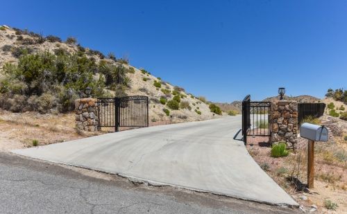 53786 Ridge Rd, Yucca Valley, CA 92284-2350