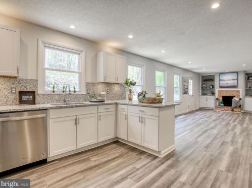 2324 Chestnut Hill Rd, Harpers Ferry WV  25425-5140 exterior