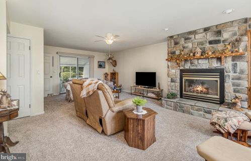 904 Pheasant Dr, Carlisle PA 17013-1255 exterior