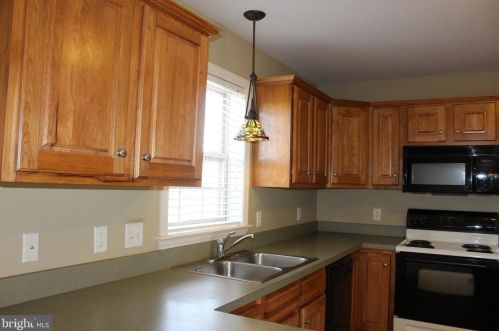 638 Royal View Dr, Lancaster PA  17601-2871 exterior