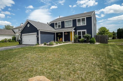 657 Indian Trail Rd, Antioch, IL 60002-1151
