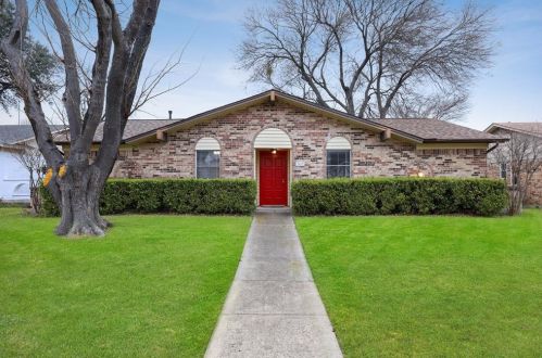 1413 Kingsbridge Dr, Garland TX 75040-3512 exterior