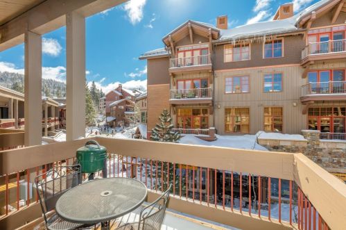 2000 Village Dr, Truckee CA exterior