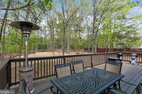 8922 Applecross Ln, Springfield VA  22153-1201 exterior